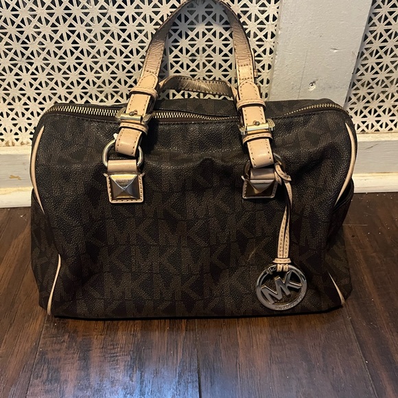 Good used condition MK MIchael Kors satchel. - Picture 1 of 6
